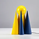 아트 토이와 캐릭터 피규어의 차이 - **Art Toy: Visionary Sculpture in a Gallery.**
    "A highly conceptual and visually striking vinyl ...